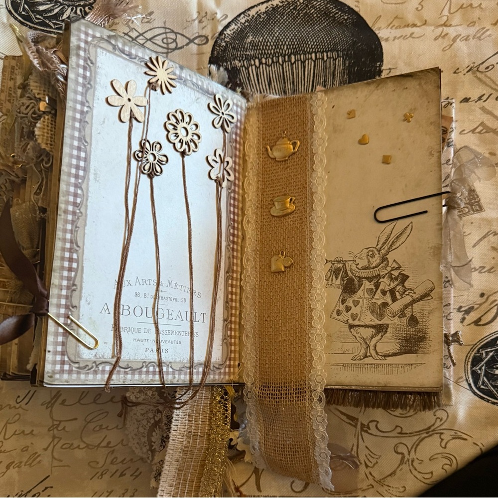 Neutral 30 page junk journal.